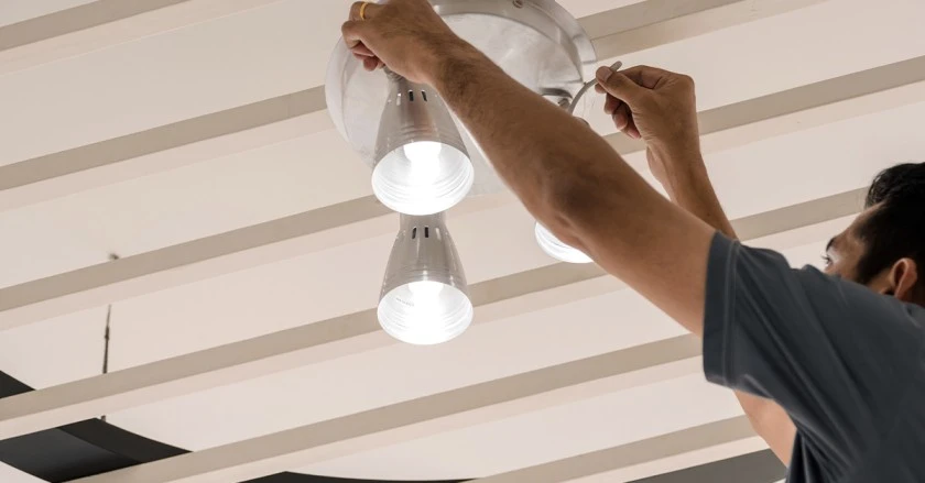 Light fixture error in Dubai home with poor ceiling fit
